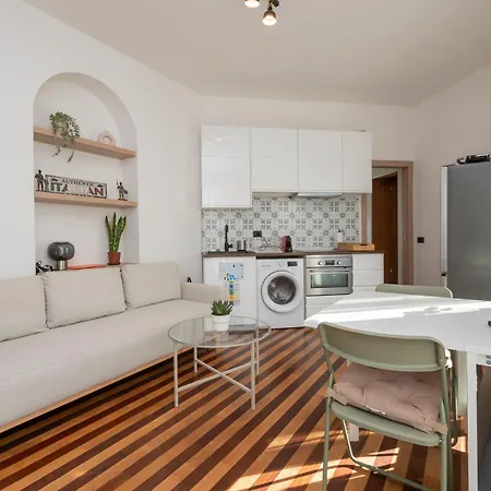 Charming With Private Terrace Darsena Area Apartamento