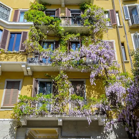 The Aura - Porta Romana Apartmán *