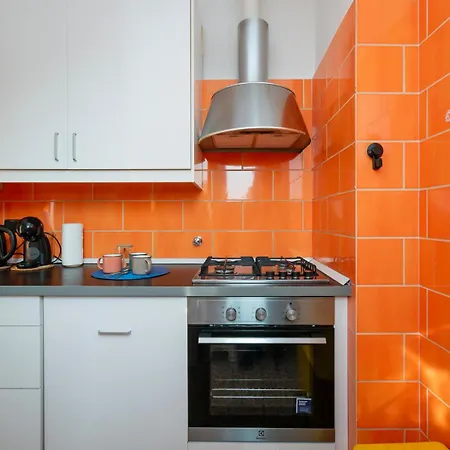Homelovers Bright And White House Navigli District *