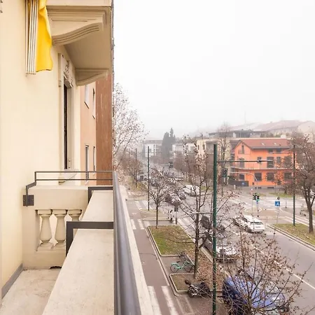 아파트 Vintage Chic Flat Steps From Fiera & Wi-fi 밀라노