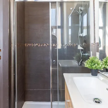 Torre Velasca - Duomo 5 Min Walk - 2 Bedrooms With 2 Bathrooms Lägenhet