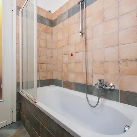 Homelovers Bright And White House Navigli District Apartman