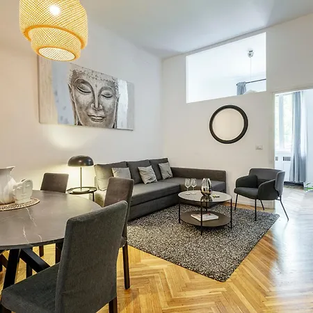 Lejlighed Luxury 4 Bedrooms Close To Duomo *