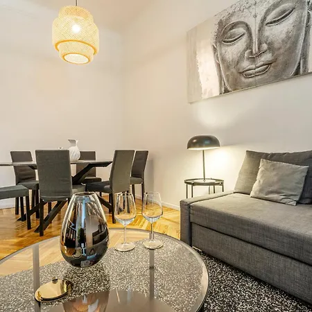Luxury 4 Bedrooms Close To Duomo Milano