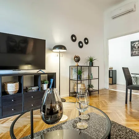 Lejlighed Luxury 4 Bedrooms Close To Duomo *