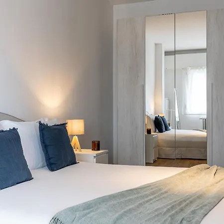 Apartment Beplace In Porta Garibaldi Milan