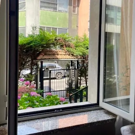 Entire Private 12 Minutes From Duomo شقة ميلان