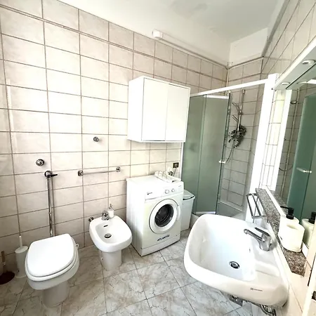 شقة Entire Private 12 Minutes From Duomo ميلان