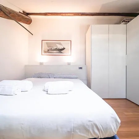 Charming In The Navigli District - 4 People Apartment Milan
