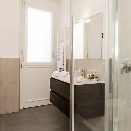 Royal Magenta & Luxury Apartment