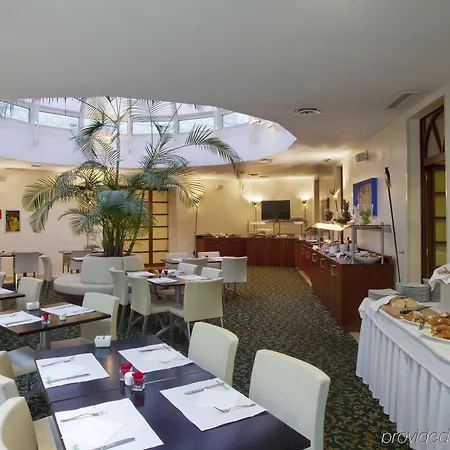 Hotel Garibaldi Station By Ihg 4*