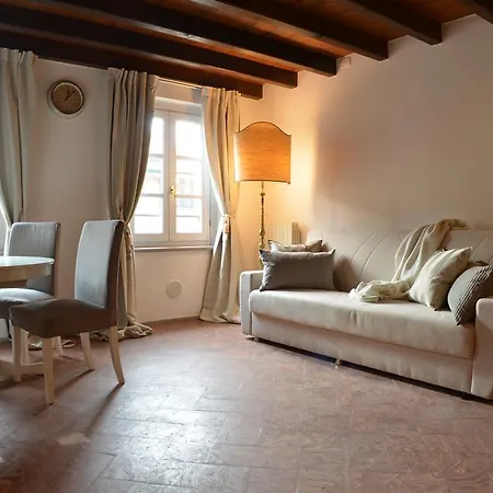 Mila Magenta Apartment