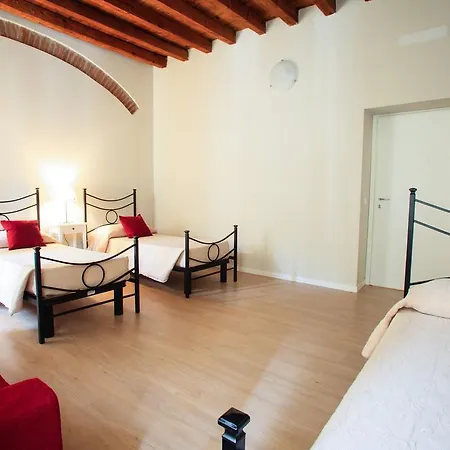 Le Due Corti Bed & Breakfast 3*