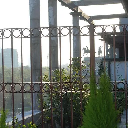 Arco Della Pace B&B