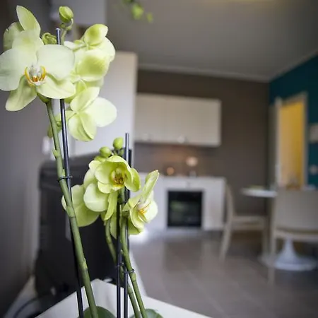 Aurum Pianell 10 Apartahotel Milán