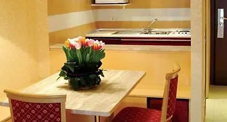 Unaway & Quark Due 4* Milan