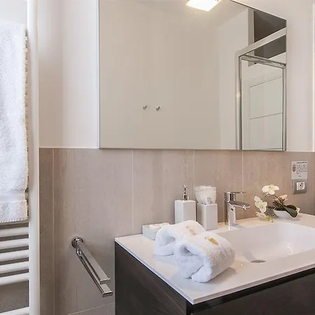 Royal Magenta & Luxury Apartment Milan
