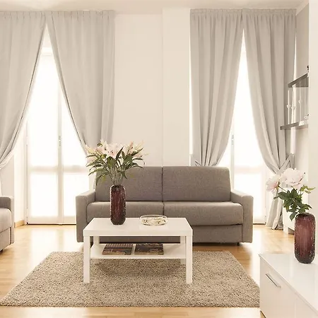 Royal Magenta & Luxury * Milan