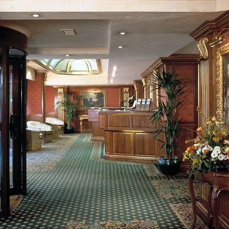 Hotel Sina De La Mediolan