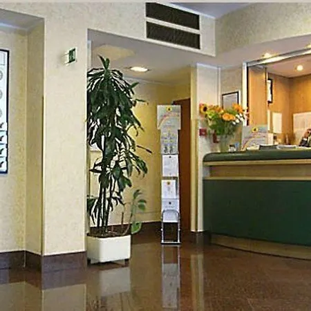 מלון דירות Desenzano 3*