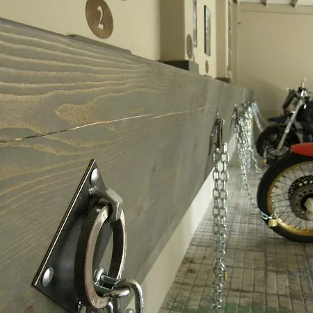 ベッド・アンド・ブレックファスト Zuretti 61 3*