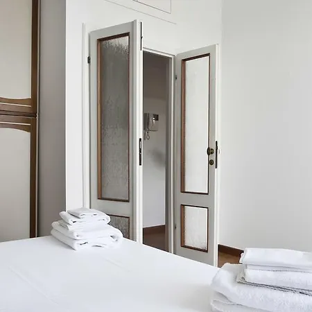 Apartament Italianway Easy - Piazza Firenze 4 Mediolan