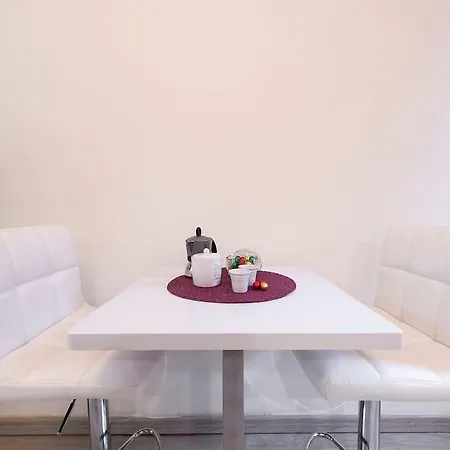 Apartament Guesthost - Porta Garibaldi White Flats