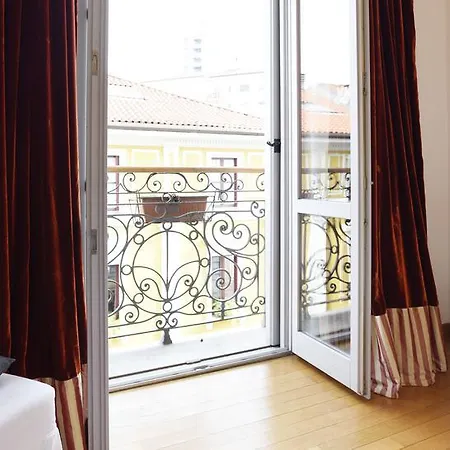 Hintown House Of Mirrors * Milan