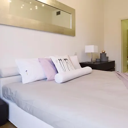Hintown House Of Mirrors Apartment Milan