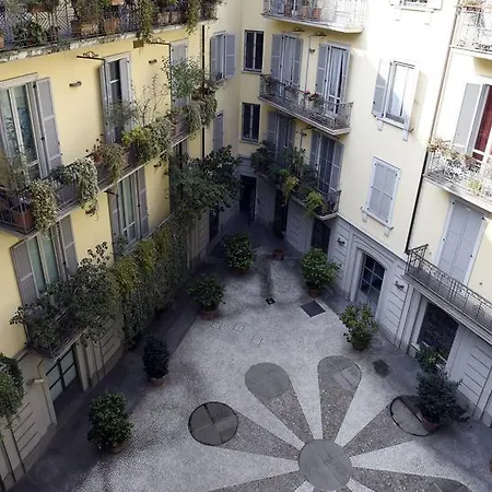 Hintown House Of Mirrors Milan
