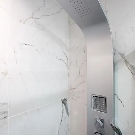 Milan Style Apartment - City Center Apartman