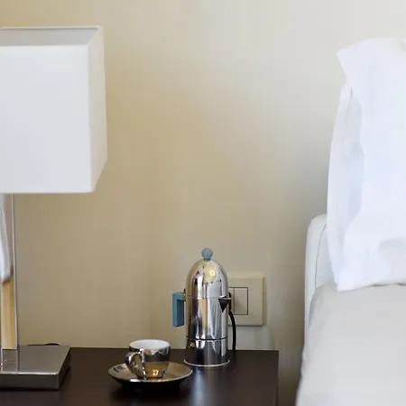 Hintown House Of Mirrors Apartment