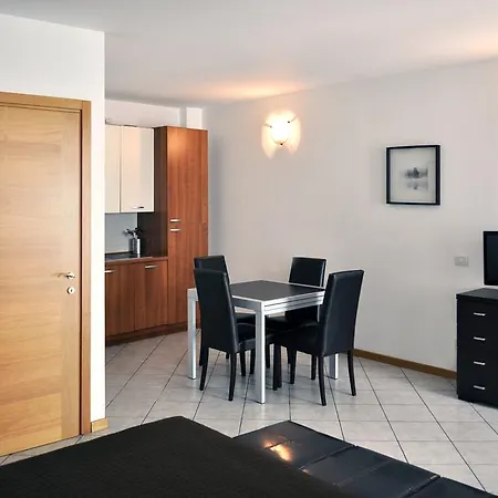 Easy - Rooms&apartments Navigli 2*