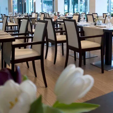 Western The Hub Hotel 4*