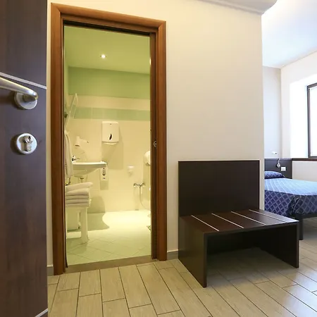 Esco Hotel 2*