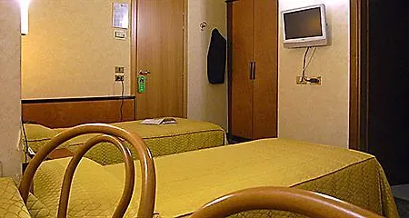 勒庞迪纳住宿 4*