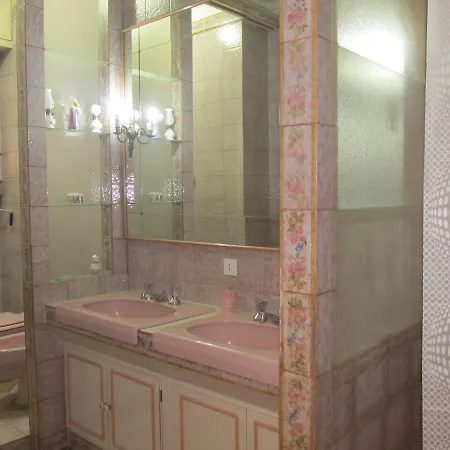 ベッド・アンド・ブレックファスト Welcome To My House