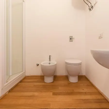 Alessia's Flat- L'8 E Mezzo דירה *