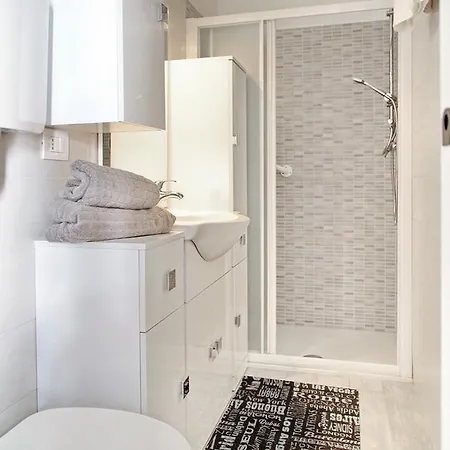 Bnbutler - Col Di Lana - Navigli - Darsena Apartment