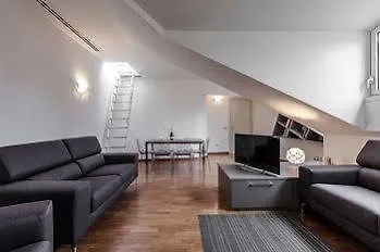 Suitelowcost - San Babila Duomo Milan