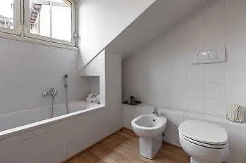 Suitelowcost - San Babila Duomo Hotel *
