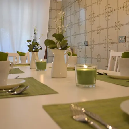 לינה וארוחת בוקר Yourhouse S.raffaele 2 מילאנו