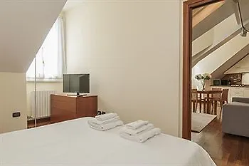 Royal Magenta & Luxury * Milan