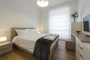 Royal Magenta & Luxury Apartment Milan
