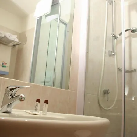 Albert Hotel Ξενοδοχείο 3*