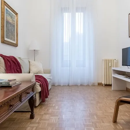 Porta Romana Bella Superior Apartment *