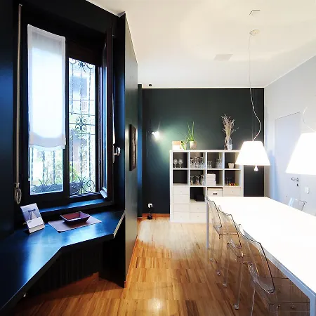 Urban District - Isola Exclusive 1br Apartment *