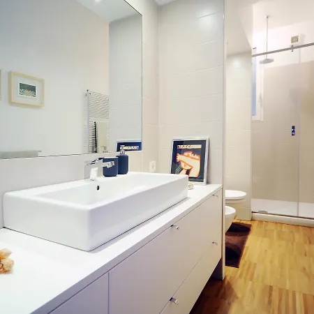 Urban District - Isola Exclusive 1br Apartment
