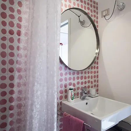 Hintown House Of Mirrors Apartment *