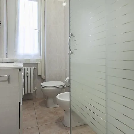 Italianway Easy - Petrocchi 48 * Milán